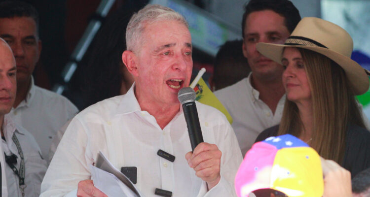 Expresidente colombiano Álvaro Uribe pide intervención internacional para Venezuela