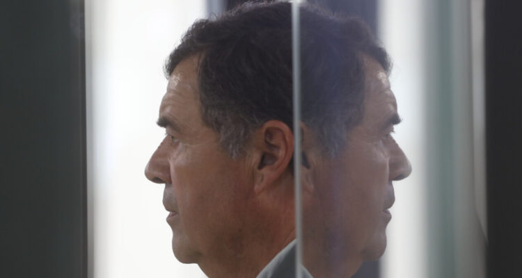 Valenzuela niega haber hablado de colusión en el precio de la papa tras investigación de la FNE