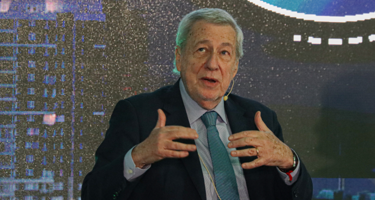 Van Klaveren afirma que Chile ha “colmado su capacidad de recibir migrantes de otros países”