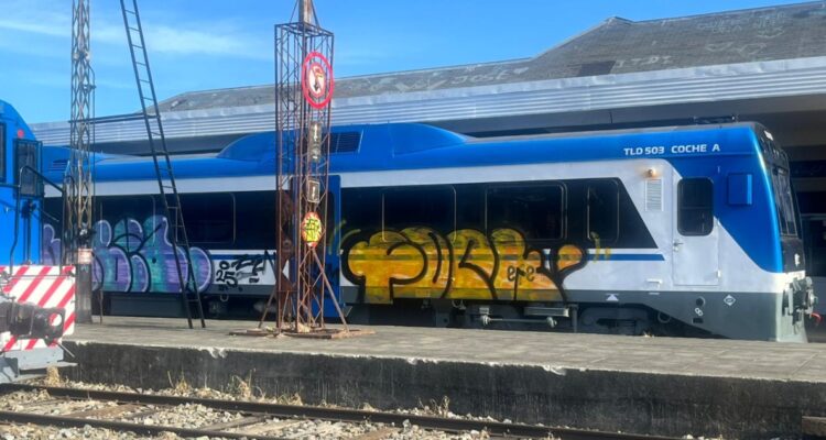 Vandalizan tren de servicio Llanquihue Puerto Montt antes de comenzar sus operaciones