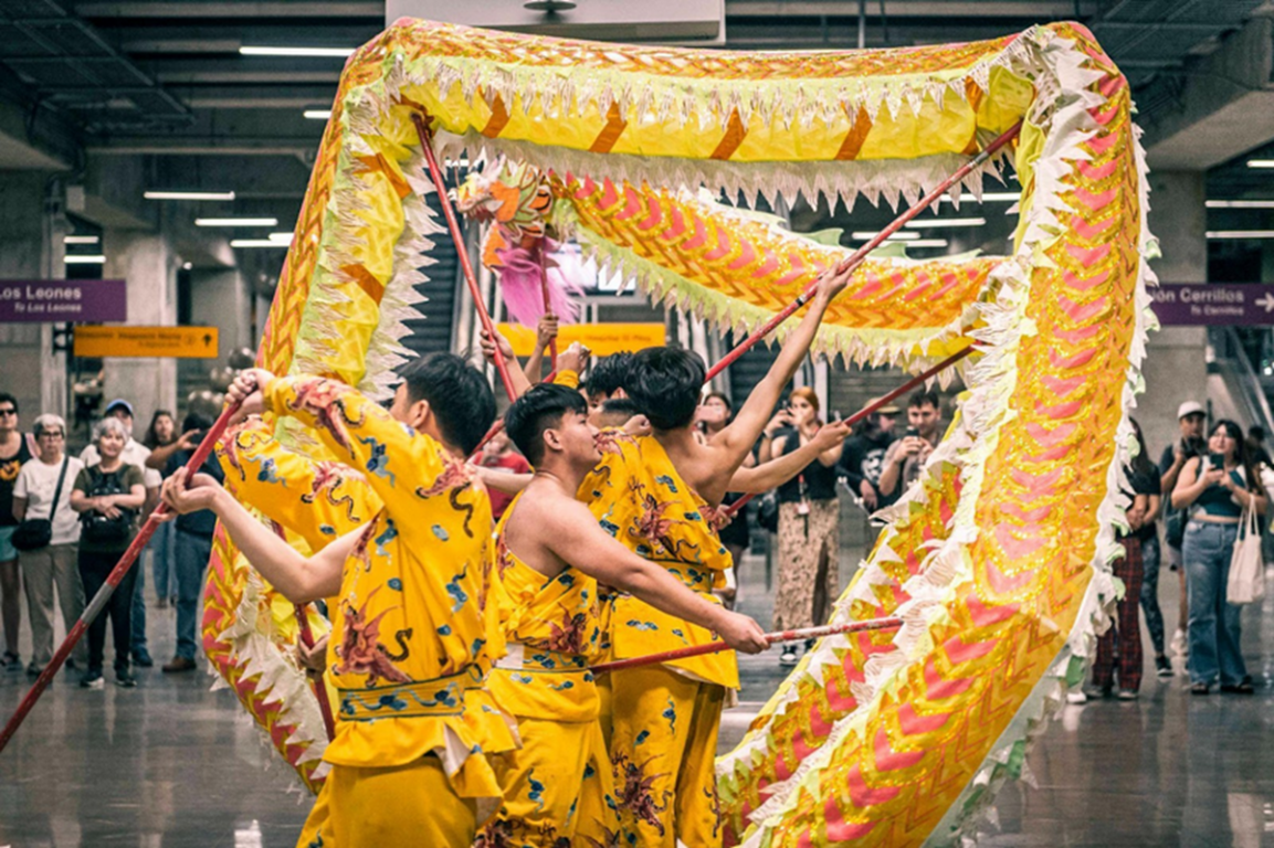 Zhejiang Wu Opera en el Metro de Santiago