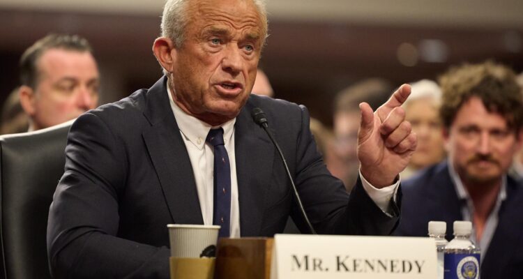 El Senado de EE.UU. confirma a Robert F. Kennedy Jr. como secretario de Salud