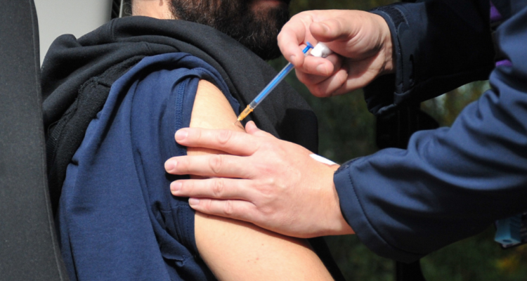 adelantan campaña de vacunación