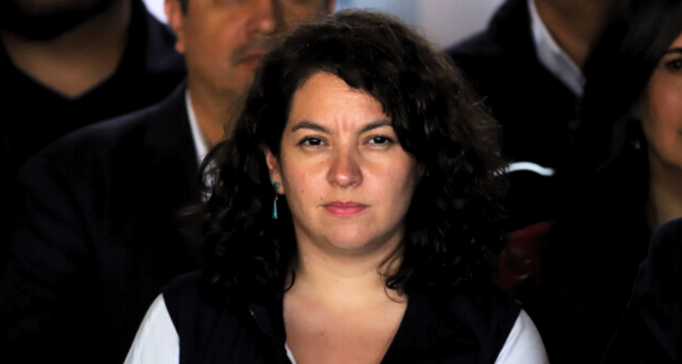 Ministra Toro defiende plan a 5 años y afirma “no podemos seguir arrastrando deudas de emergencias”