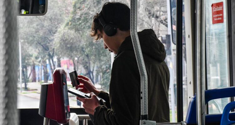 Pasaje del transporte público en Santiago subirá en $20 a partir del domingo