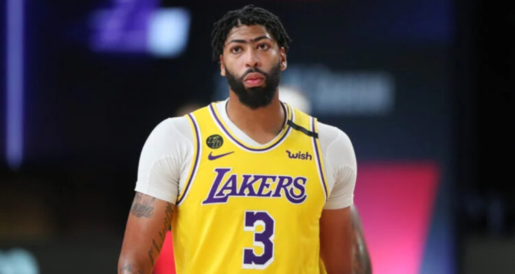 Supo mientras veía una película: Anthony Davis se despidió de Lakers 