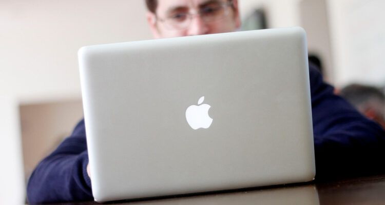 En medio de ola “anti woke”: Apple rechaza propuesta y mantendrá esfuerzos de diversidad e inclusión