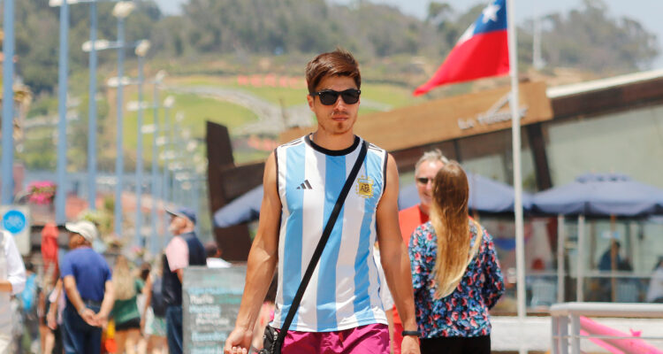 En enero entraron a Chile 846 mil turistas: argentinos lideran, destacan también brasileños y peruanos