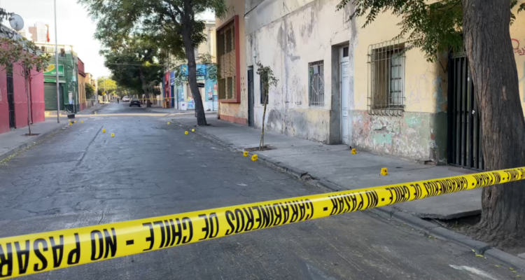 Ataque armado en el centro de Santiago dos víctimas internadas tras recibir al menos 21 disparos