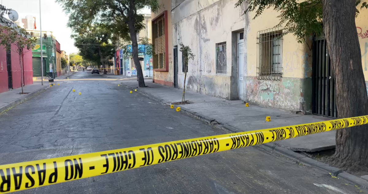 Ataque armado en el centro de Santiago dos víctimas internadas tras recibir al menos 21 disparos