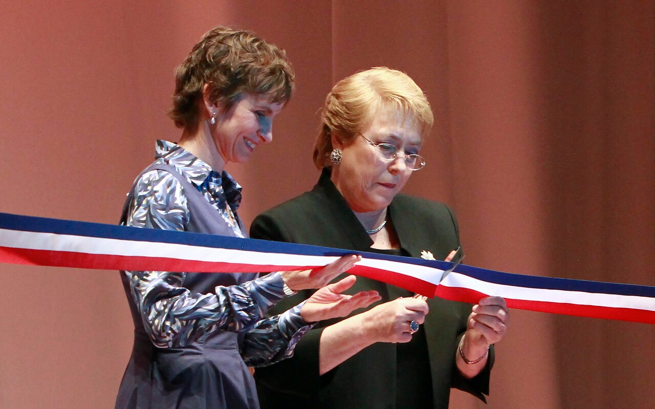 Aseguran que Bachelet entregaría su apoyo a Tohá si decide ir como candidata presidencial oficialista