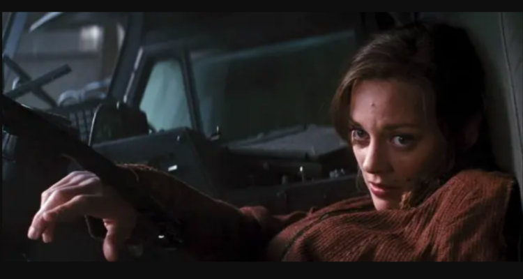 Marion Cotillard en Batman: El caballero de la noche asciende