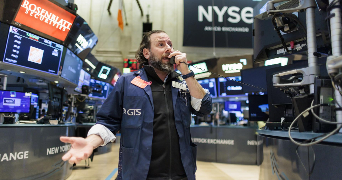 Los nuevos aranceles de Donald Trump golpean a las bolsas a nivel global y fortalecen al dólar