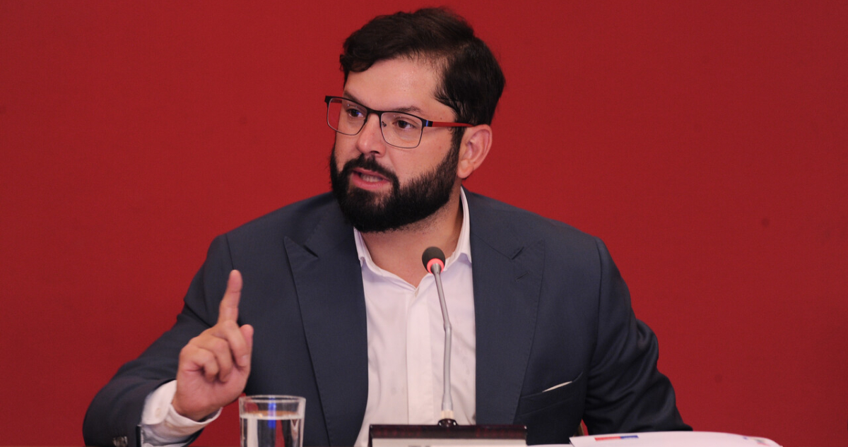 Boric defiende su Gobierno con dura crítica a la derecha y pide evitar síndrome del “pato cojo”