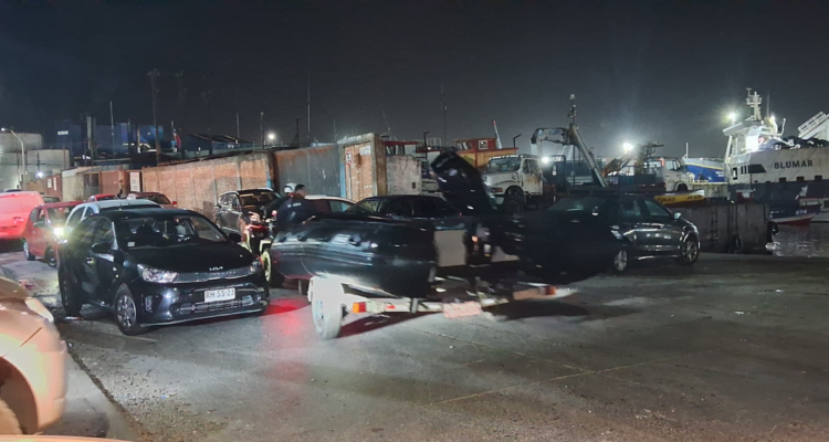 Bote previo a inicio de búsqueda de desaparecidos tras hundimiento de embarcación en Talcahuano