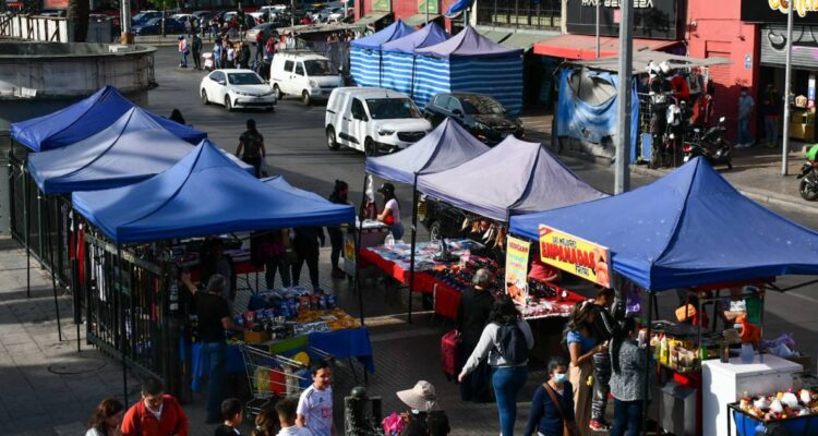 Locatarios de Meiggs logran cancelar desalojo tras reunión con municipio de Santiago