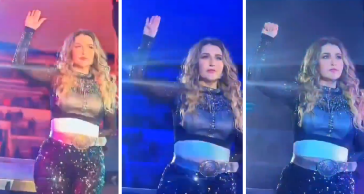 Cantante mexicana realiza señal asociada a víctimas de violencia de género en pleno concierto