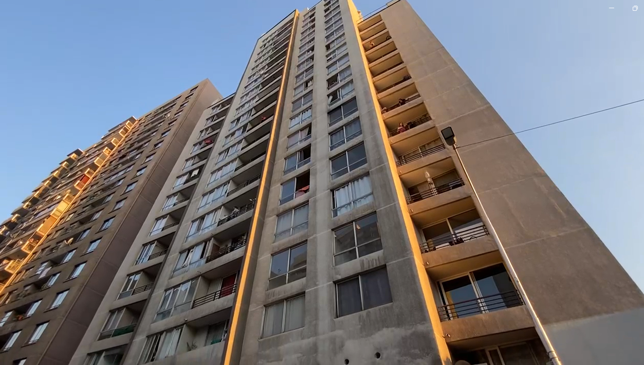 Menor de 4 años muere tras caer desde piso 12 de edificio en Santiago