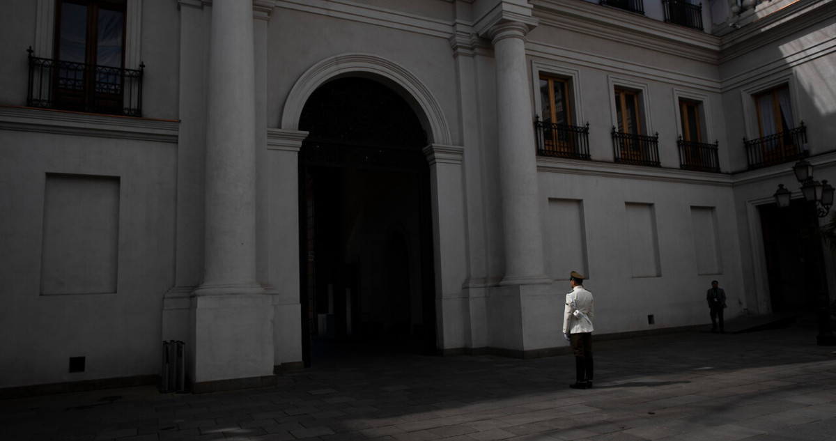 Carabinero en servicio muere dentro del Palacio de La Moneda