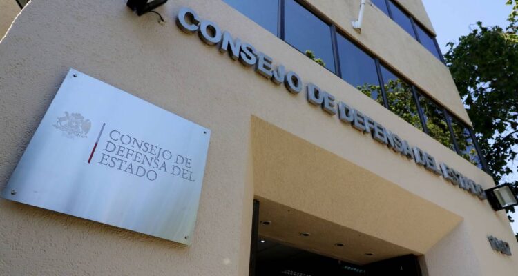 CDE se querella contra exfuncionarios del municipio de Las Condes por fraude de $15 mil millones