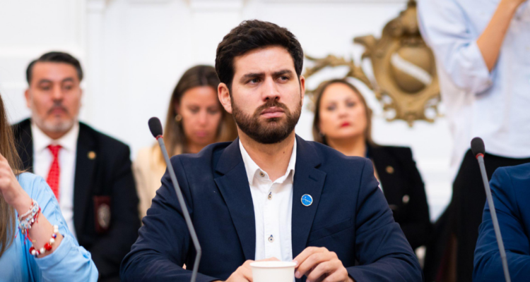 Diputado Ibañéz (FA) pide urgencia a la ley que suspende sueldos a parlamentarios desaforados