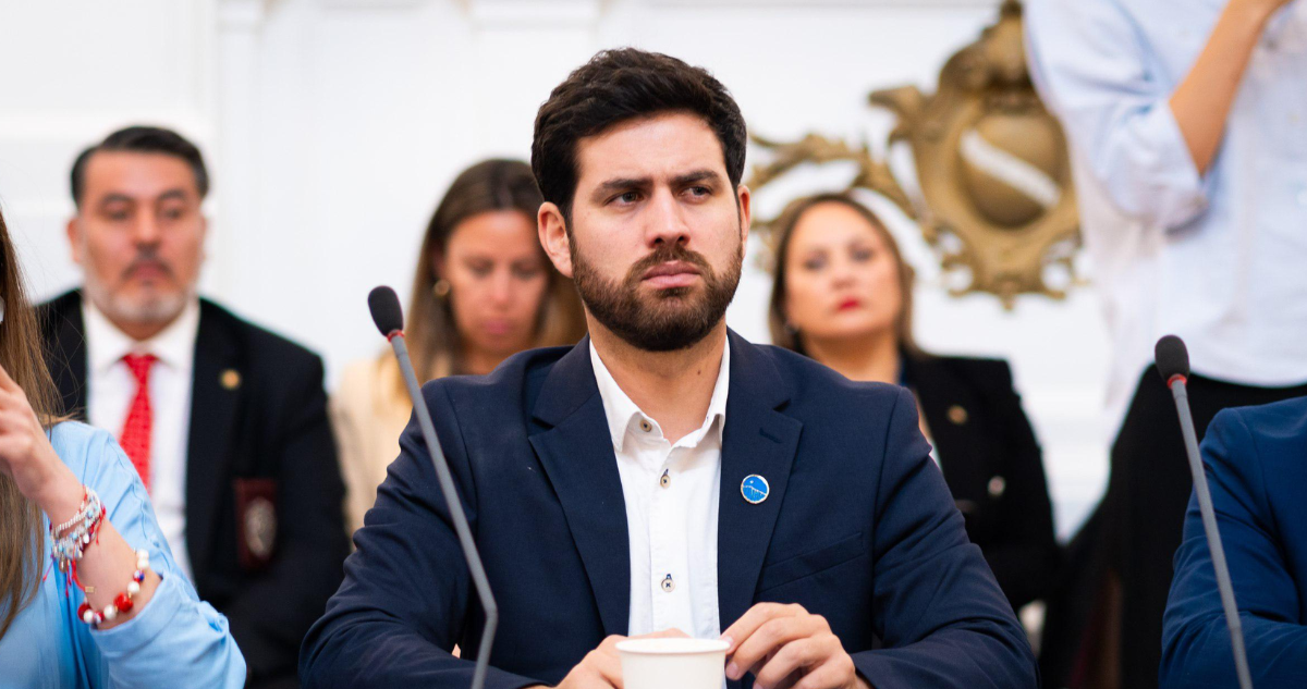 Diputado Ibañéz (FA) pide urgencia a la ley que suspende sueldos a parlamentarios desaforados