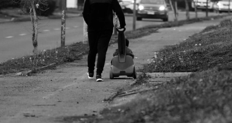 CMF arremete contra 4 instituciones financieras por darle créditos a deudores de pensión alimenticia