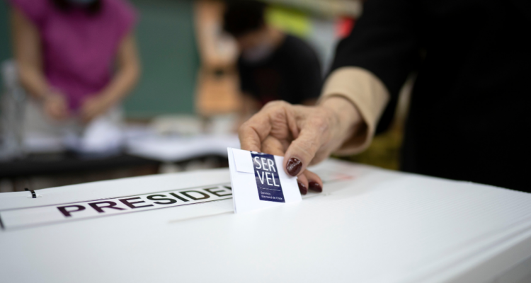 Comisión de Gobierno de la Cámara discutirá en marzo la regulación al voto extranjero
