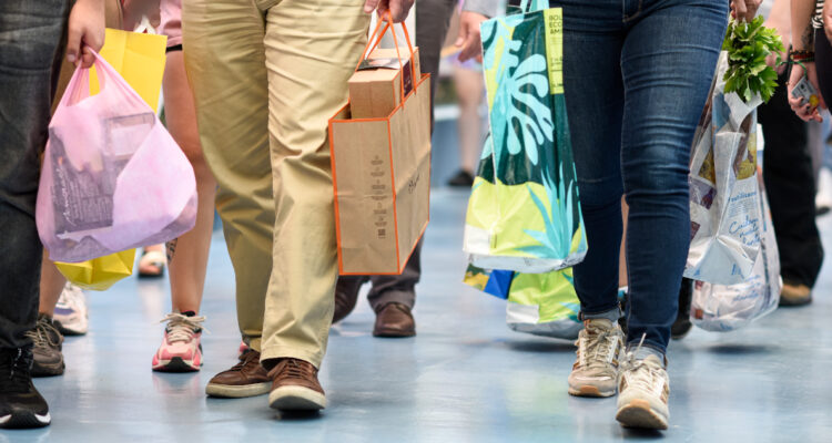 20 meses seguidos de alza: INE reporta nuevo aumento de salarios en Chile ante control inflacionario