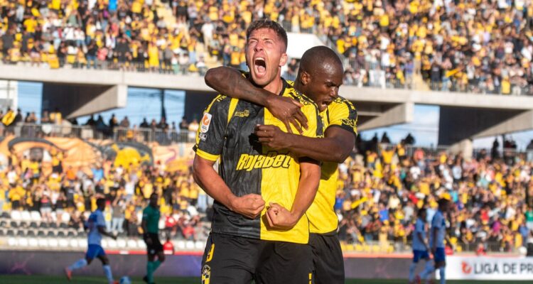 Coquimbo Unido venció a la UC y es uno de los líderes de la Liga de Primera.