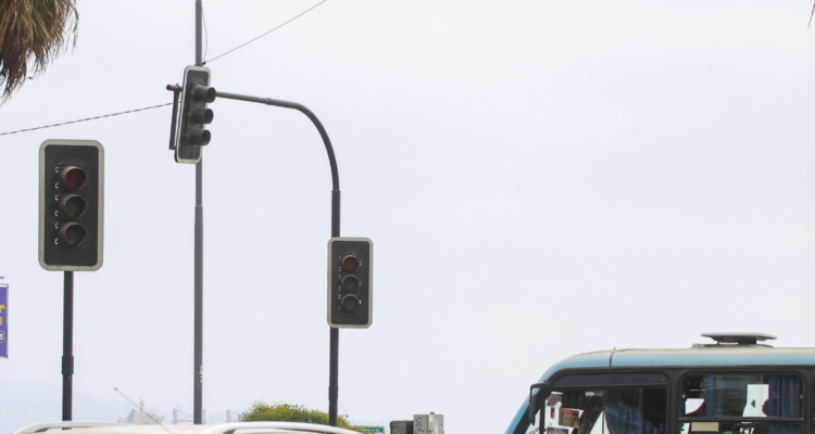 Semáforos apagados por corte de luz que provocó suspensión del servicio del tren Limache Puerto