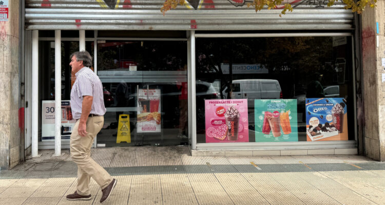 DT llama a empleadores a adoptar medidas para proteger a trabajadores por megacorte de luz