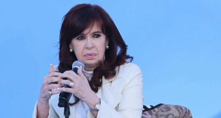 Cristina Fernández presenta recurso para anular fallos dictados en su contra en caso de corrupción