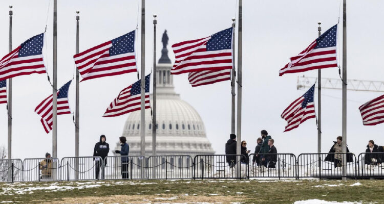 El déficit comercial de Estados Unidos aumentó en 2024 hasta su segundo máximo histórico