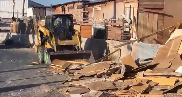 Realizan operativo de demolición en tomas de Maipú donde actúa el Tren de Aragua