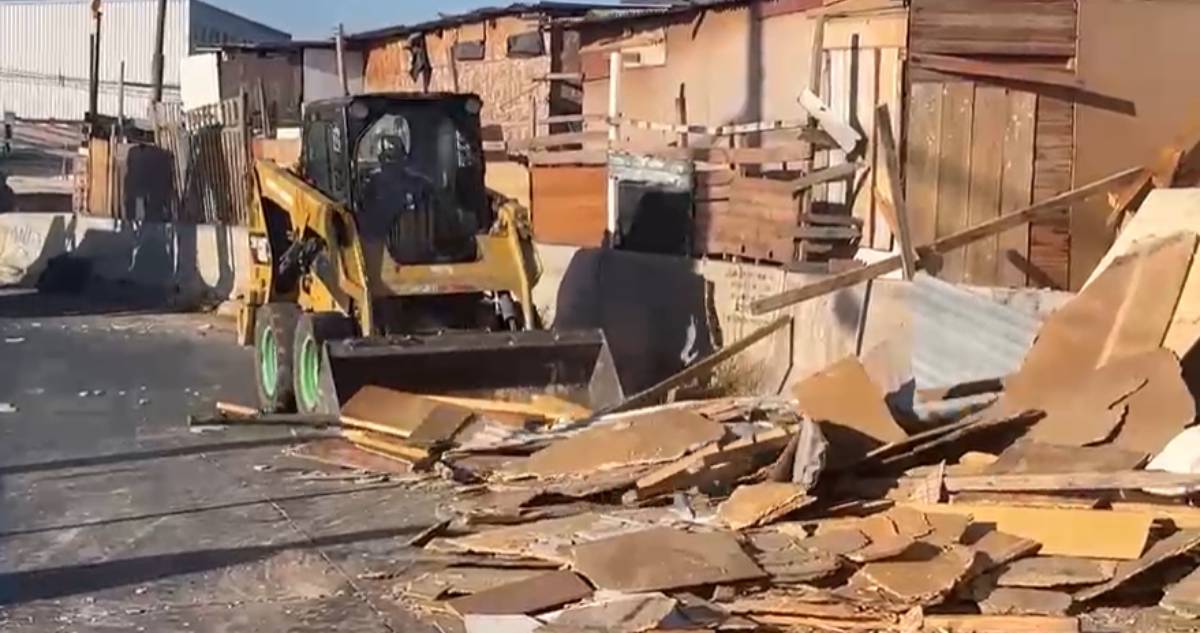 Realizan operativo de demolición en tomas de Maipú donde actúa el Tren de Aragua