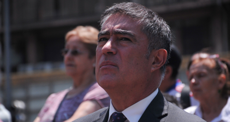 Desbordes promete erradicar todo el comercio ilegal en Santiago en “unos dos años y medio”