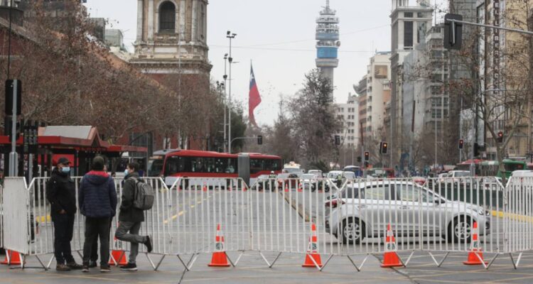 Los desvíos que habrá este fin de semana en Santiago: cerrarán la Alameda por evento Santiago Te Amo