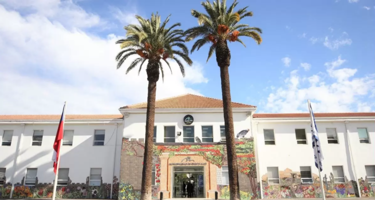 Detienen a exfuncionaria municipal de Puente Alto: será formalizada por delitos de corrupción