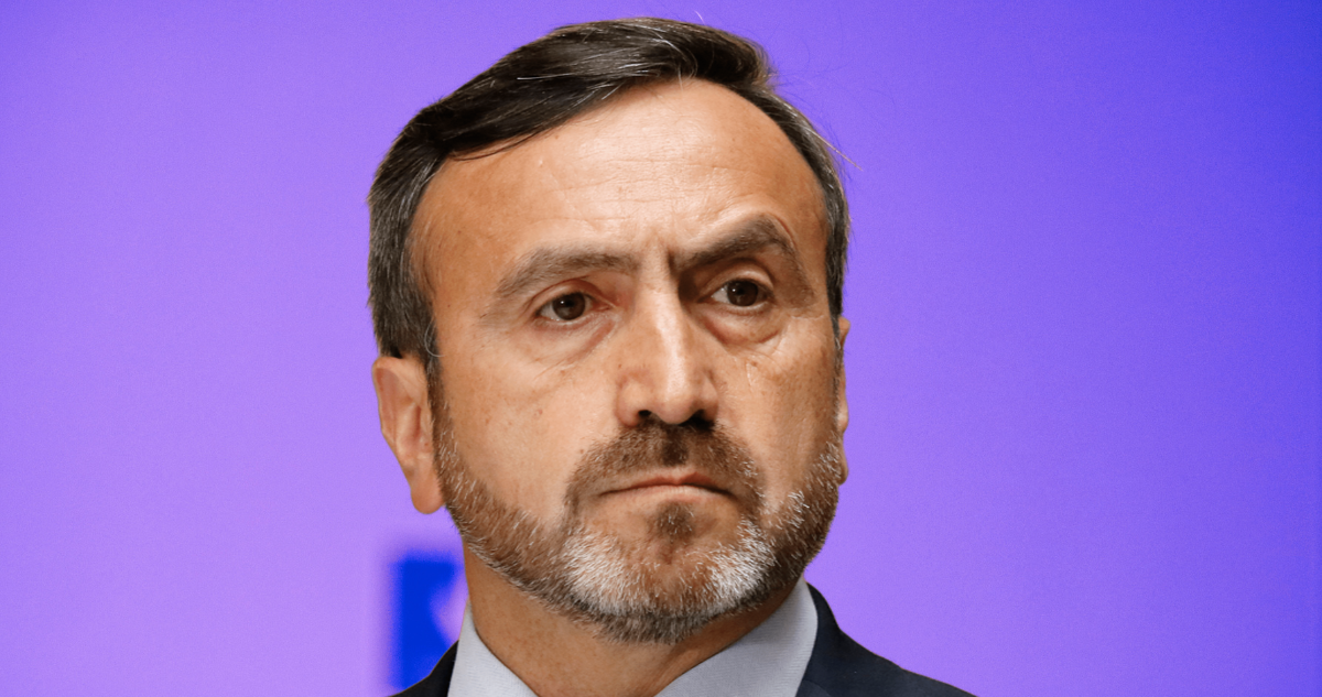 Primer plano del rostro del diputado Pulgar acusado de violación.