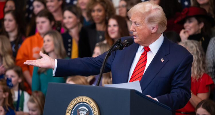 Aún con los aranceles de EEUU : la economía global seguiría creciendo sostenidamente, señalan expertos