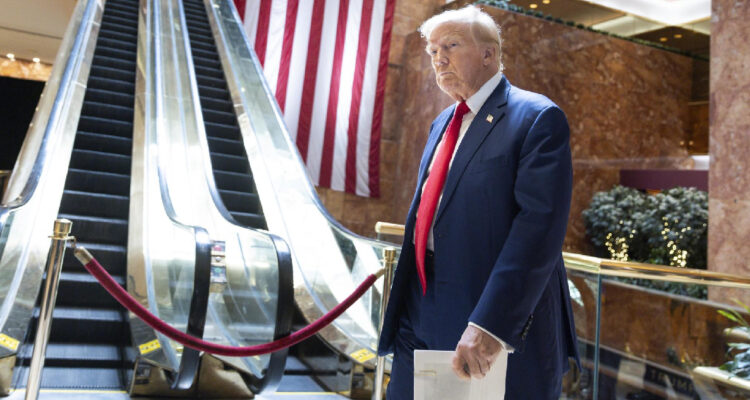 ¿De dónde Trump sacó su fortuna? El “préstamo” de su padre, hoteles, campos de golf y la marca “Trump”