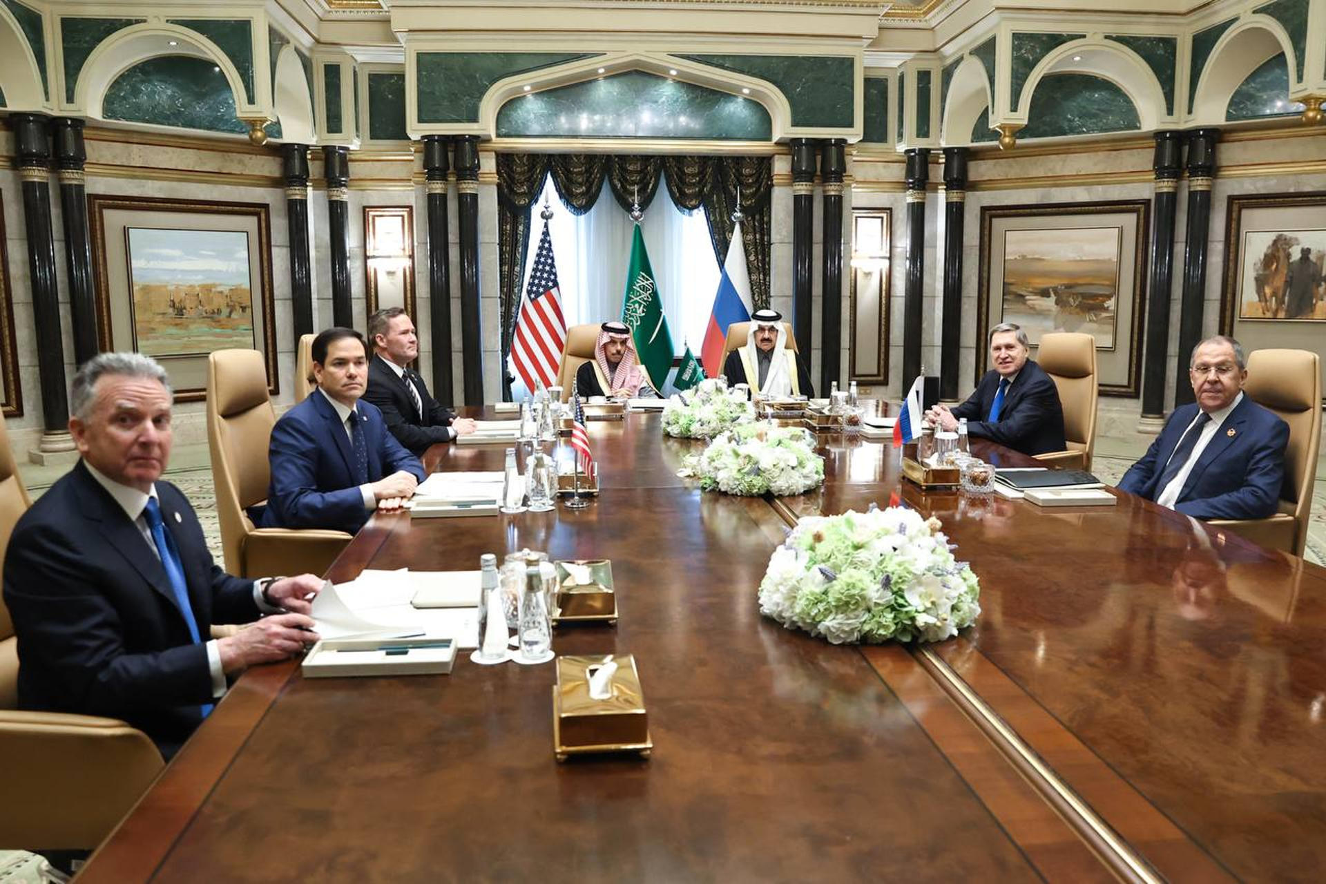 Los respectivos titulares de Exteriores, Serguei Lavrov y Marco Rubio, vuelven a sentarse frente a frente para negociar