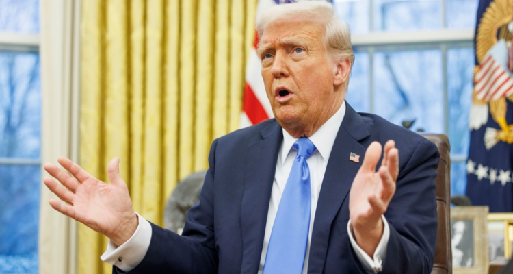 Otra polémica de Trump: vetó a agencia de prensa AP del Despacho Oval por no decir Golfo de América