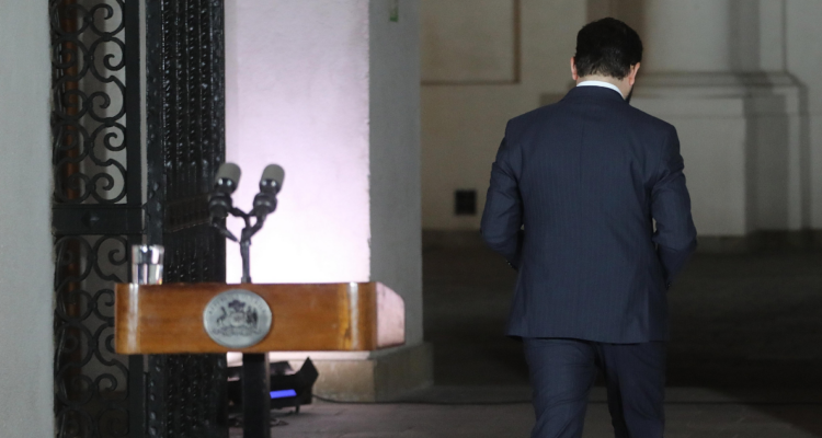 El precio de comunicar: periodistas en ministerios ganan hasta $8 millones, poco menos que autoridades