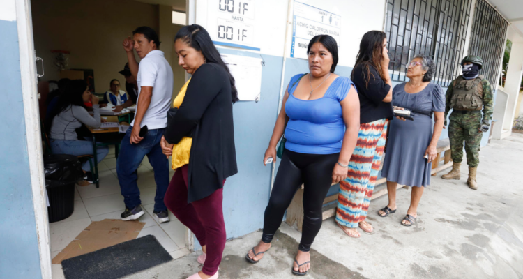 Elecciones en Ecuador autoridades afirman que la jornada se ha desarrollado con normalidad