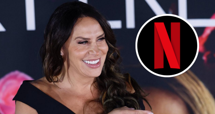 Karla Sofía Gascón en premiere de Emilia Pérez y logo de Netflix en referencia a veto del streaming