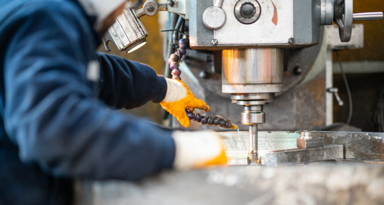 Empresa debe pagar $60 millones a hombre por amputación de 4 dedos en accidente laboral en Concepción