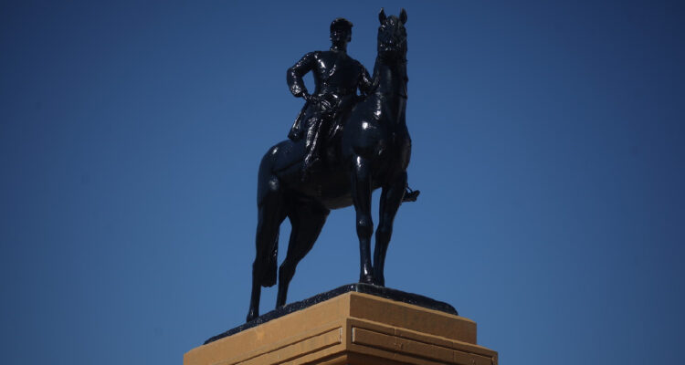 Ubicación de la estatua de Baquedano pone en debate la autonomía del Consejo de Monumentos Nacionales