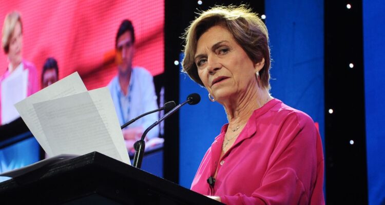 Matthei propone reducir gastos del país en US$6 mil millones para que Chile pueda volver a crecer